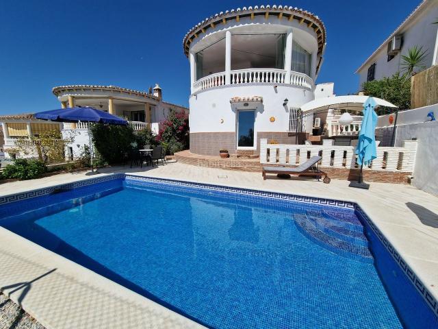 Casa en venta en Alcaucín. Casas.
