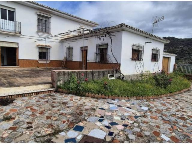 Casa en Venta en Alcaucín
