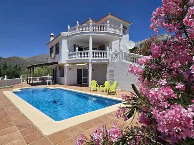 Casa en Venta en Alcaucín