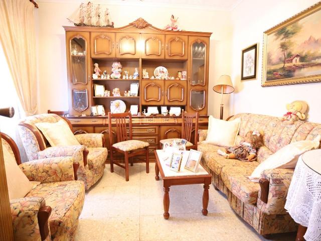 Casa en venta en Alcázar de San Juan. CASA JUNTO AL HOSPITAL CON 2 VIVIENDAS. Casas Alcázar de San.