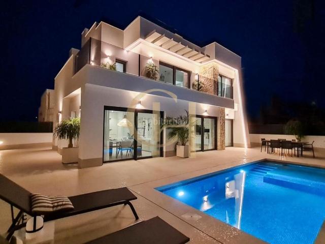 Casa en venta en Alcázares Los, Centro. ChaletVilla en venta, Santa Rosalía, TorrePacheco, Murcia. Casas Alcázares.