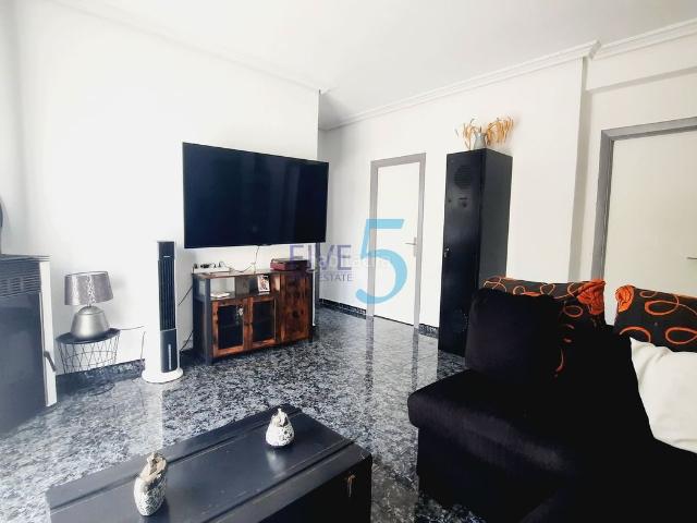 Casa en venta en Alcázares Los, Centro. Espacioso bungalow de 3 habitaciones y 2 baños en el tranquilo pueblo de Bahía Bella, Los Alcázares, con entrada de vehículos, jar. Casas Alcázares.