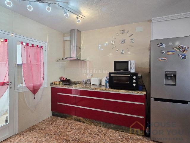 Casa en venta en Alcázares Los, Los Narejos_Punta Calera. Amplia vivienda de 168 m en Los Narejos con 5 dormitorios y terraza. Casas Alcázares.