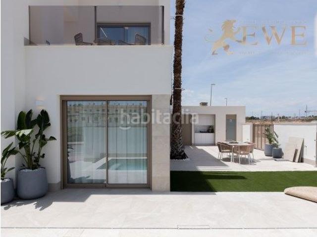Casa en venta en Alcázares Los, Las Lomas de Rame Bahía Bella. Villa junto al campo de golf y a 1 km del mar en Los Alcázares. Casas Alcázares.