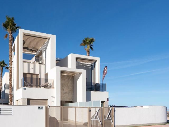 Casa en venta en Alcázares Los, Las Lomas de Rame Bahía Bella. Villa Semidetached de 3 dormitorios en venta en Los Alcázares, con piscina. Casas Alcázares.