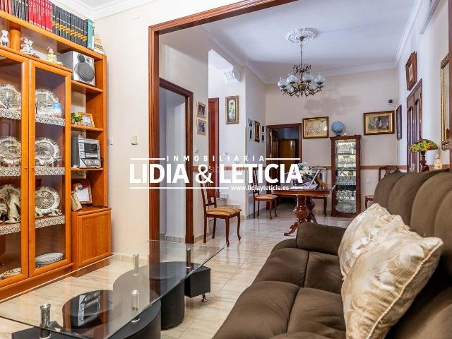 Casa en venta en Alcalá de Guadaira, Centro. Casa de una planta en Alcalá de Guadaíra zona Centro. Casas Alcalá de.