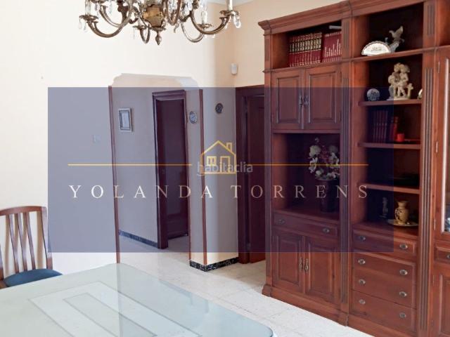 Casa en venta en Alcalá de Guadaira, Centro. Enorme casa de una planta con un magnifico patio y garaje para dos cohes en una zona inmejorable. Casas Alcalá de.