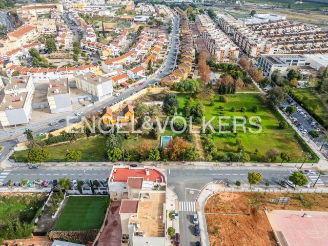 Casa en venta en Alcalá de Guadaira, Nueva Alcalá. Finca urbana en Alcalá de Guadaira. Casas Alcalá de.