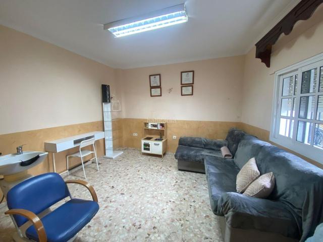 Casa en venta en Alcalá de los Gazules. Casa de tres plantas con amplias terrazas y espacios luminosos en cada nivel. Casas Alcalá de los.