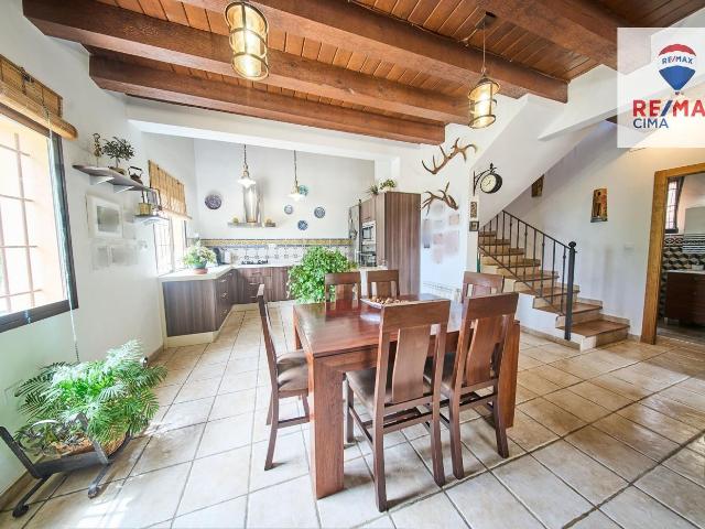 Casa en venta en Alcalá la Real. Una joya escondida entre olivares centenarios lujo rural en el corazón de Jaén. Casas Alcalá la.
