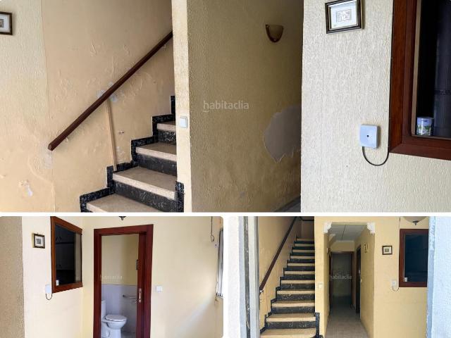 Casa en venta en Alcanar Costa Dorada. Amplia casa de 160 m con terraza, balcones y buhardilla en Alcanar. Casas.
