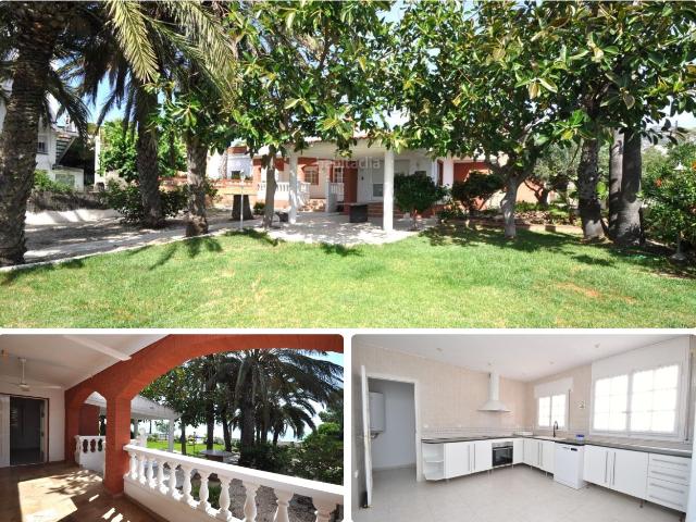 Casa en venta en Alcanar Costa Dorada. CHALET CON PISCINA EN PRIMERA LINEA DE MAR. Casas.