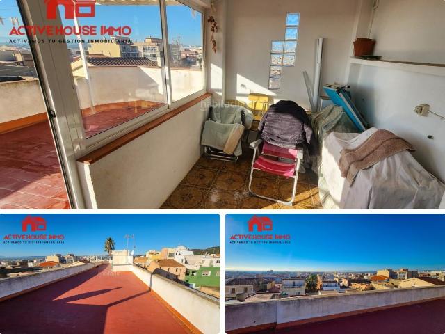 Casa en venta en Alcanar Costa Dorada. Dos pisos independientes con grande almacén en Alcanar, ideal para varias familias. Casas.