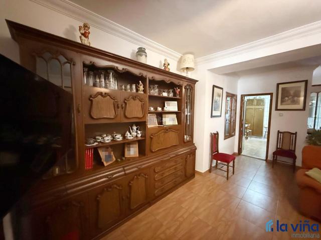Casa en venta en Alameda. REF: 030726099 SE VENDE PISO DE DOS PLANTAS + LOCAL COMERCIAL EN ALAMEDA MÁLAGA. Casas.