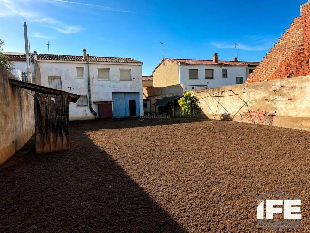 Casa en venta en Alagón. Casa independiente con amplia parcela, gran garaje y múltiples posibilidades en Alagón. Casas.