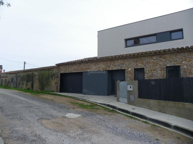Casa en venta en Albons. DESDE 1966 A SU SERVICIOVIVIENDA NUEVA CONSTRUCCION EN EL CORAZON DEL EMPORDA. Casas.