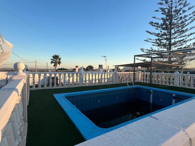 Casa en venta en Albatera. ENCANTADORA CASA DE CAMPO CON PISCINA Y CUADRAS. Casas.