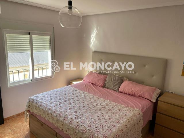 Casa en venta en Albatera. Fantástica casa de pueblo con solárium privado en el centro de Albatera, Alicante, Costa Blanca. Casas.
