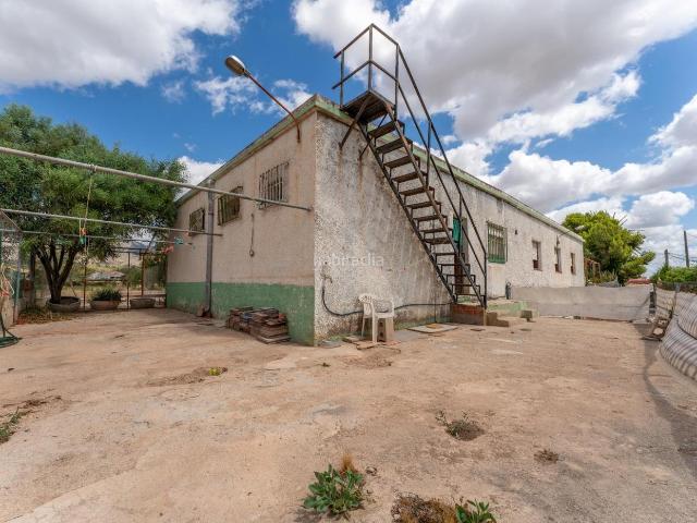 Casa en venta en Albatera. Gran oportunidad para negocio, y tener tu vivienda junto a tu negocio. Casas.