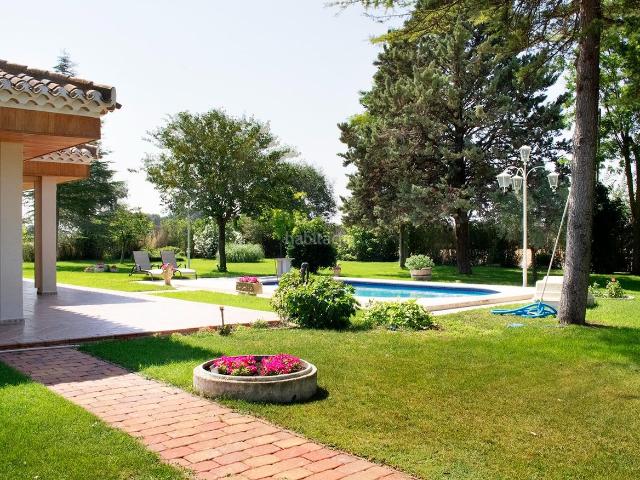 Casa en venta en Albacete, Pedanías Extrarradio. Casa en venta en la urbanización El Portón con 4 habitaciones y piscina, Albacete. Casas.