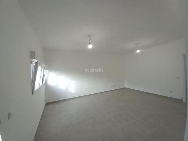 Casa en venta en Albuñol. Casa adosada reformada a estrenar en Albuñol. Casas.