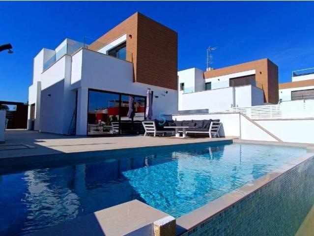 Casa en Venta en Algorfa