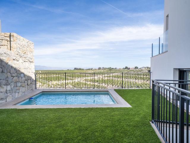 Casa en venta en Algorfa. Casas.