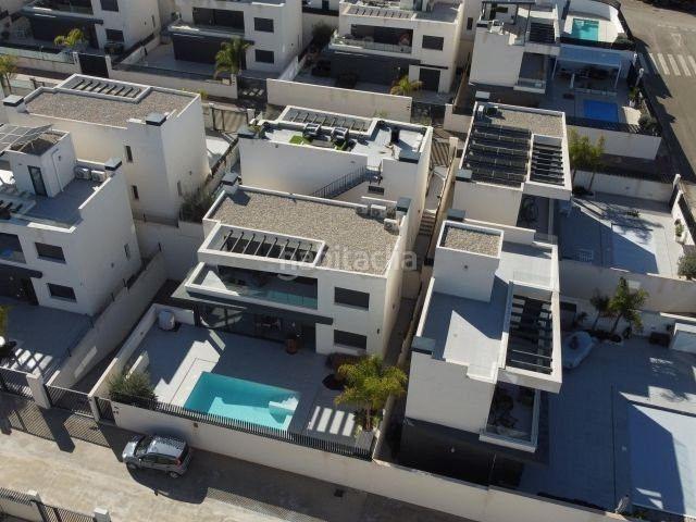 Casa en venta en Algorfa. Casas.