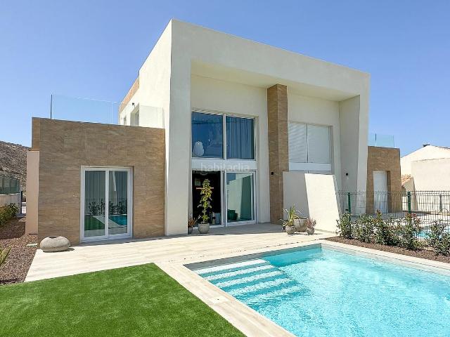 Casa en venta en Algorfa. Casas.