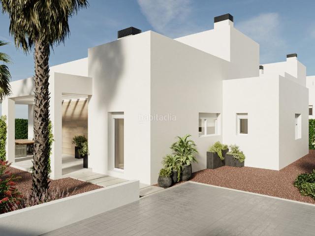 Casa en venta en Algorfa. Casas.