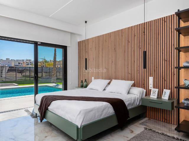 Casa en venta en Algorfa. Casas.