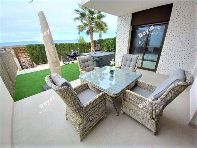 Casa en venta en Algorfa. Bungalow en venta en La Finca Golf Resort, 2 dormitorios. Casas.