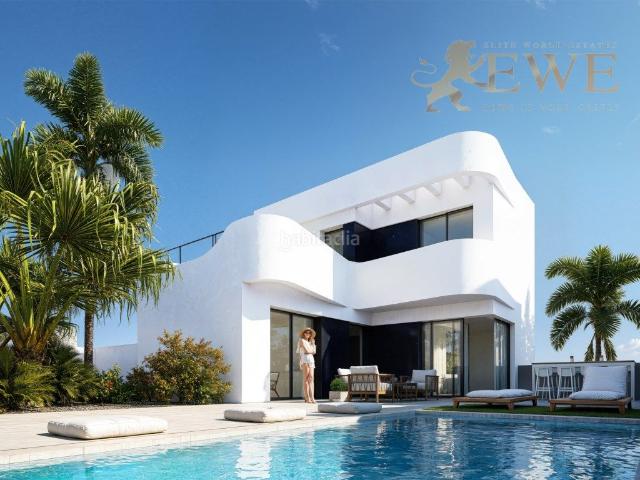 Casa en venta en Algorfa. Elegantes Villas de Estilo Mediterráneo junto a La Finca Golf. Casas.