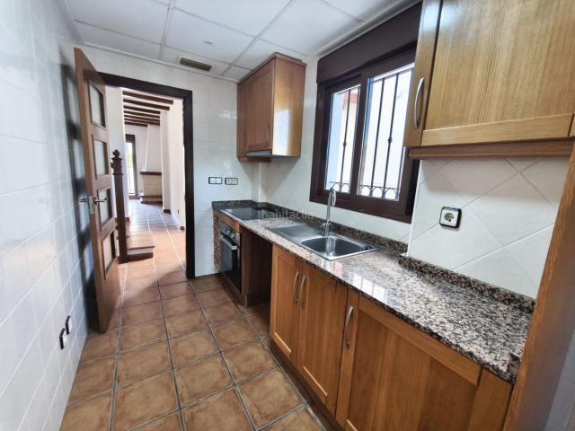 Casa en venta en Algorfa. Este encantador bungalow adosado de dos plantas con un amplio solÃrium combina el estilo de vida mediterrÃneo, el confort y una ex. Casas.