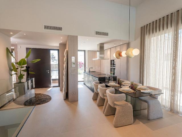 Casa en venta en Algorfa. VILLA en PRIMERA LINEA DE GOLF en ALGROFAampnbspVIVIENDA Ref TV011ND203 m CONSTRUIDOS455 m PARCELA3 DORMITORIOS3 BANtildeOSSOacu. Casas.
