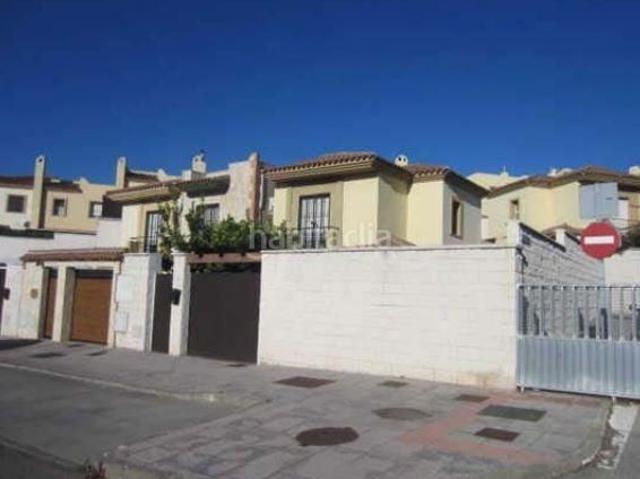 Casa en venta en Algeciras, La Granja La Colina Los Pastores. Oportunidad de inversión Adosado con piscina en Algeciras, ACTIVO BANCARIO ALQUILADA. Casas.