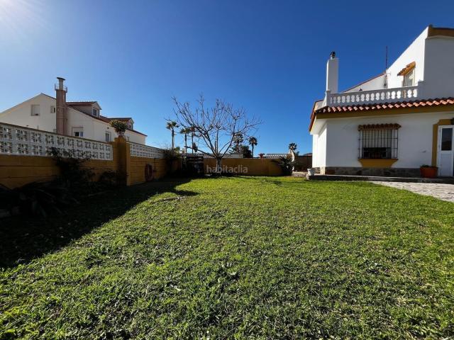 Casa en venta en Algeciras, San García. Casa independiente con parcela y piscina en el Faro. Casas.