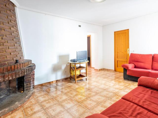Casa en venta en Alguazas. Casa de Pueblo con Potencial en el Corazón del Municipio. Casas.