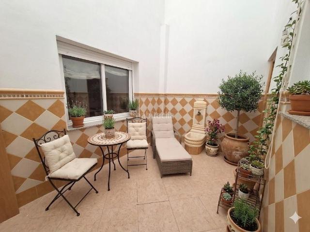 Casa en venta en Algueña. Oportunidad Inversores Espectacular y soleada casa, totalmente reformada y con calefacción, en el acogedor municipio de Algueña. Casas.