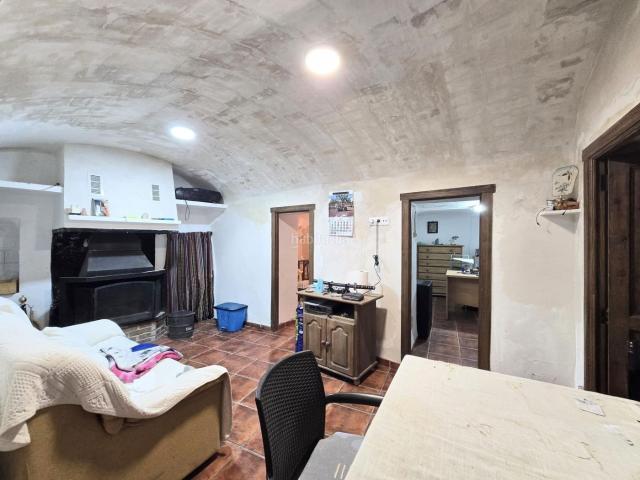 Casa en venta en Algueña. Casas cuevas en Algueña. Casas.