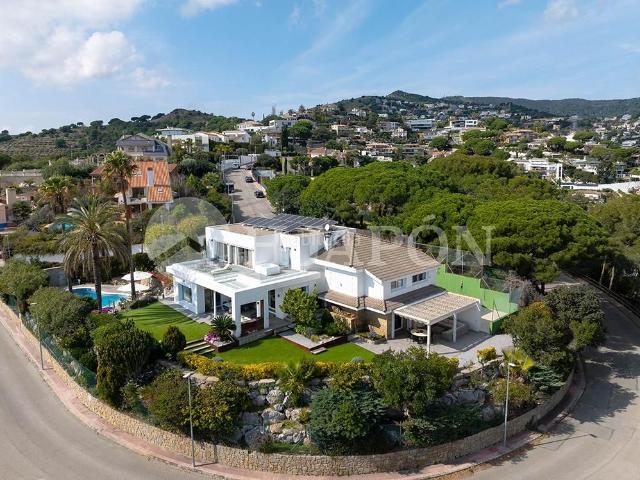 Casa en venta en Alella. La mejor ubicación en Alella con unas vistas al mar exclusivas. Casas.