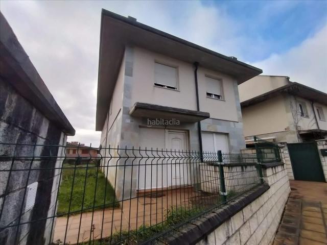 Casa en venta en Alfoz de Lloredo. Chalets adosados de 3 dormitorios en Oreña. Casas Alfoz de.