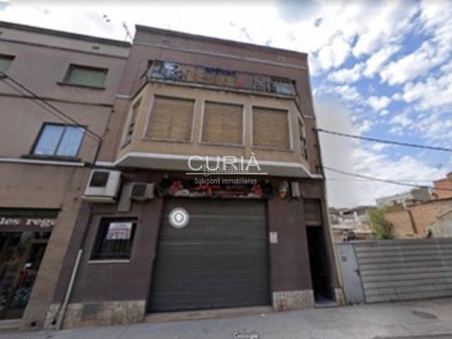 Casa en venta en Alfarràs. Edificio en venta con bar restaurante y 3 viviendas en Alfarras. Casas.