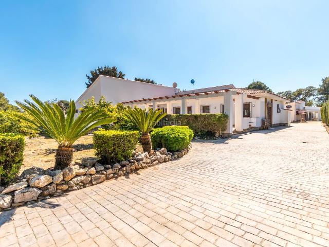 Casa en venta en Alfàs del Pi l´, Escandinavia Cautivador. Una finca uacutenica en Alfaz del Pi privacidad, luz mediterraacutenea y un estilo de vida excepcional En la tranquila y demandada. Casas.