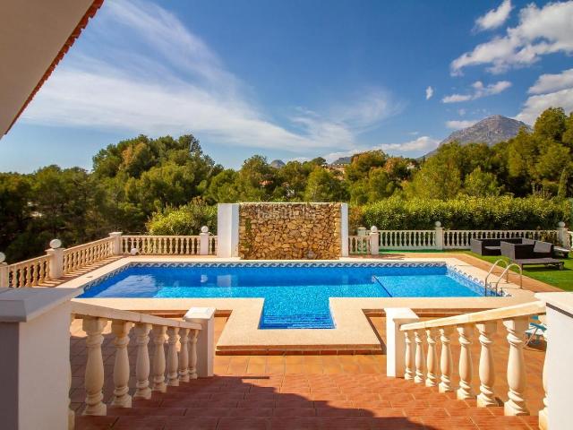 Casa en venta en Nucia la, La Nucia Pueblo. Una villa idiacutelica y cuidada con muy buena ubicacioacuten y soleada todo el diacutea!Esta acogedora villa se encuentra en una. Casas Nucia.