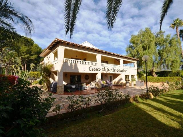 Casa en venta en Alfàs del Pi l´, Pueblo Ubanizaciones. Preciosa villa con increíbles vistas!. Casas Alfàs del Pi.