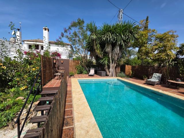 Casa en venta en Alhaurín el Grande, Centro. Preciosa finca reformada ofrece encanto, privacidad y espectaculares vistas a la Sierra de Mijas. Casas Alhaurín el.