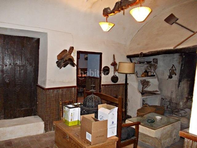 Casa en venta en Alicante, Moralet. Casa histórica para reformar con muchas posibilidades. Casas.