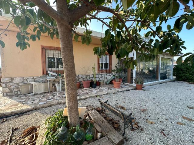 Casa en venta en Alicante, Moralet. Se vende chalet independiente en el la zona del Ventorrillo. Casas.