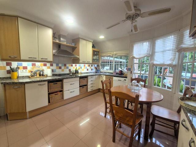 Casa en venta en Alicante, Cabo de las Huertas. Casas.